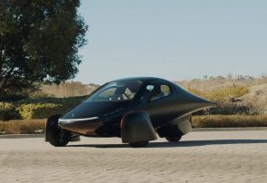 نخستین اتومبیل سه چرخ خورشیدی بدون نیاز به شارژ