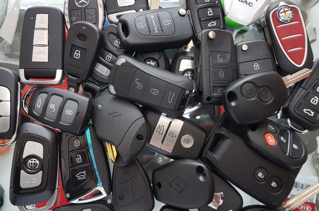 روشن نمودن خودروی پاسات فولکس واگن در محل